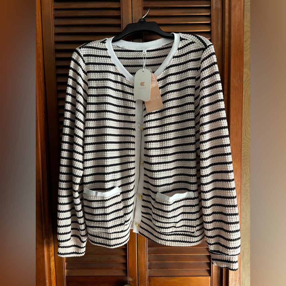Light weight cardigan. Soft and comfy. Women XL